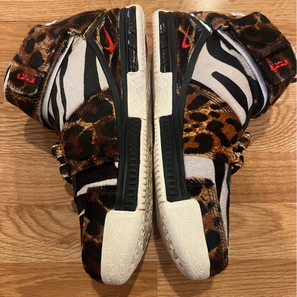 Nike LeBron James 2 Beast - Picture 2 of 10